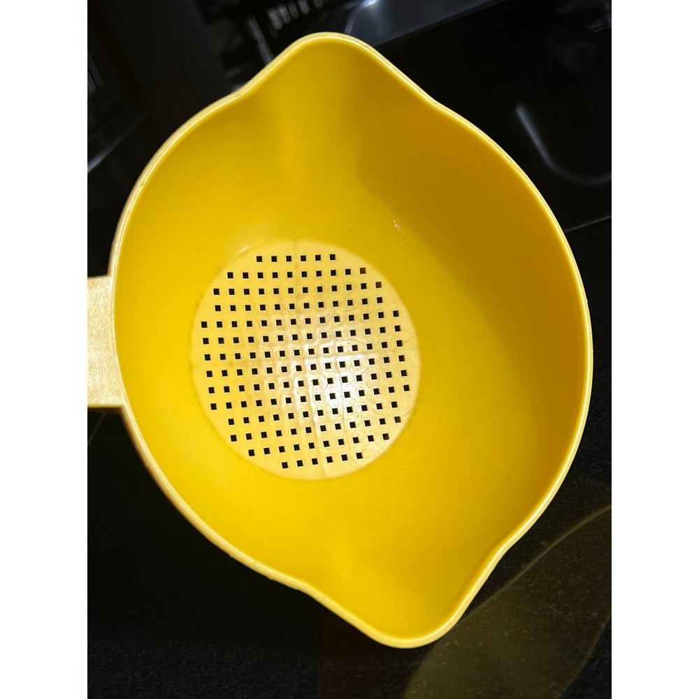 Vintage TUPPERWARE Yellow Colander Strainer #1200-3 One Quart EUC - Picture 4 of 9